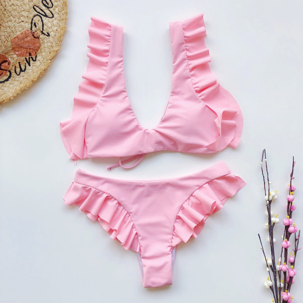 Moodne kaheosaline V-kaelusega ja volangidega ujumistrikoo