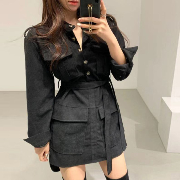 Naiste kleit taskute ja vöörihmaga - asümmeetriline mudel