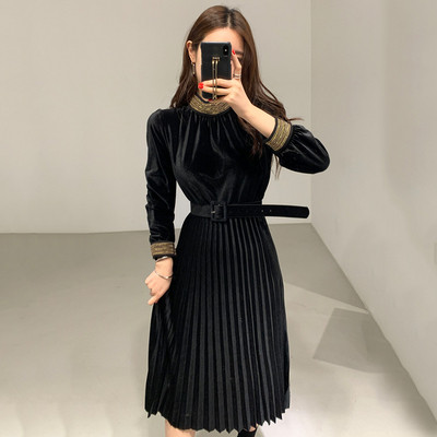 Stiilne naiste plisseeritud sametkleit pikkade varrukate ja vöörihmaga