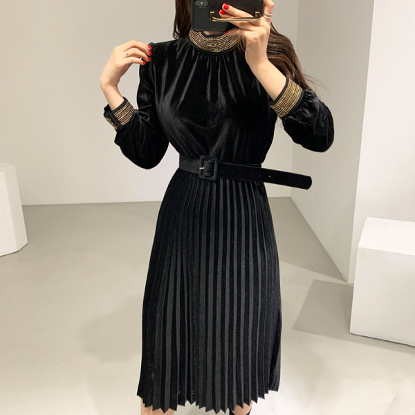 Stiilne naiste plisseeritud sametkleit pikkade varrukate ja vöörihmaga