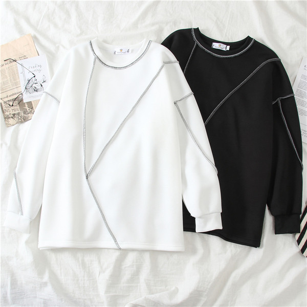 Pikkade varrukate ja ovaalse kaelusega vabaaja pluus