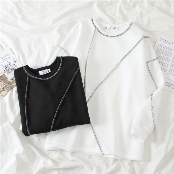 Pikkade varrukate ja ovaalse kaelusega vabaaja pluus