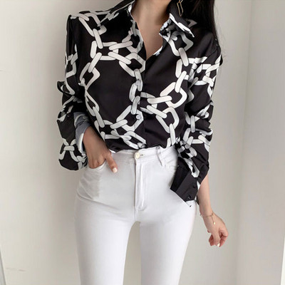 Stiilne klassikalise krae ja värvilise mustriga naiste särk