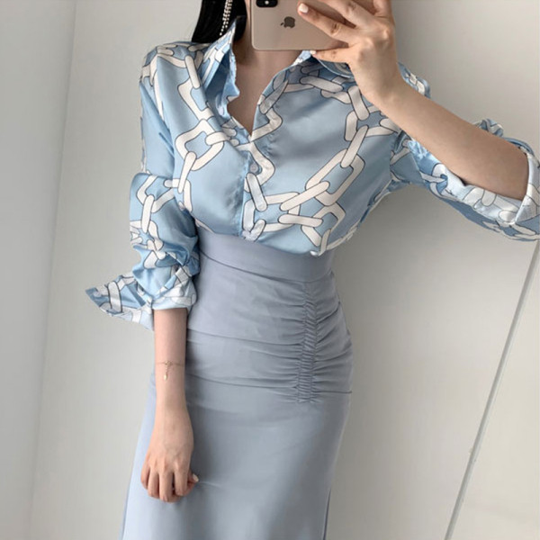 Stiilne klassikalise krae ja värvilise mustriga naiste särk