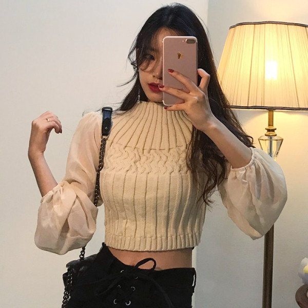 Γυναικεία μοντέρνα μπλούζα με ψηλό γιακά και μανίκια από τούλι