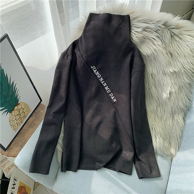 Kõrge krae ja kirjaga vabaaja naiste pluus