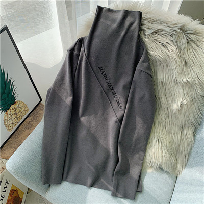 Kõrge krae ja kirjaga vabaaja naiste pluus