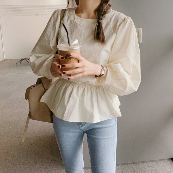 Laiade varrukate ja beeži ovaalse kaelusega vabaaja naiste särk