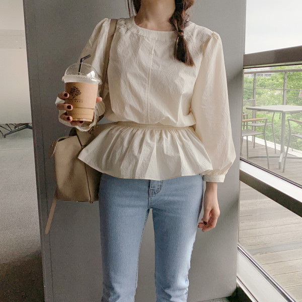 Laiade varrukate ja beeži ovaalse kaelusega vabaaja naiste särk