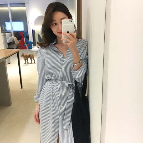 Stiilne naiste kleit-särk nööpide ja vöörihmaga