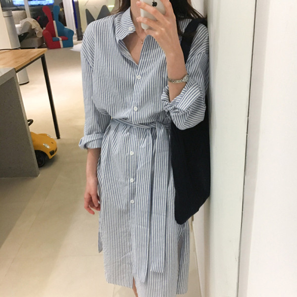 Stiilne naiste kleit-särk nööpide ja vöörihmaga