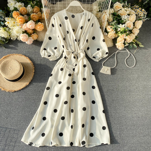 Moodne naiste täpiline valge 3/4 varrukatega kleit