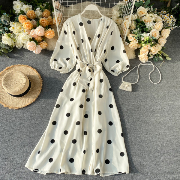 Moodne naiste täpiline valge 3/4 varrukatega kleit