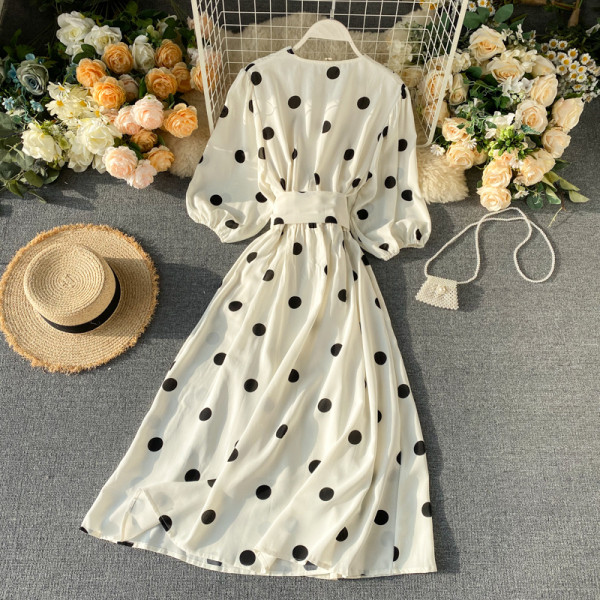 Moodne naiste täpiline valge 3/4 varrukatega kleit