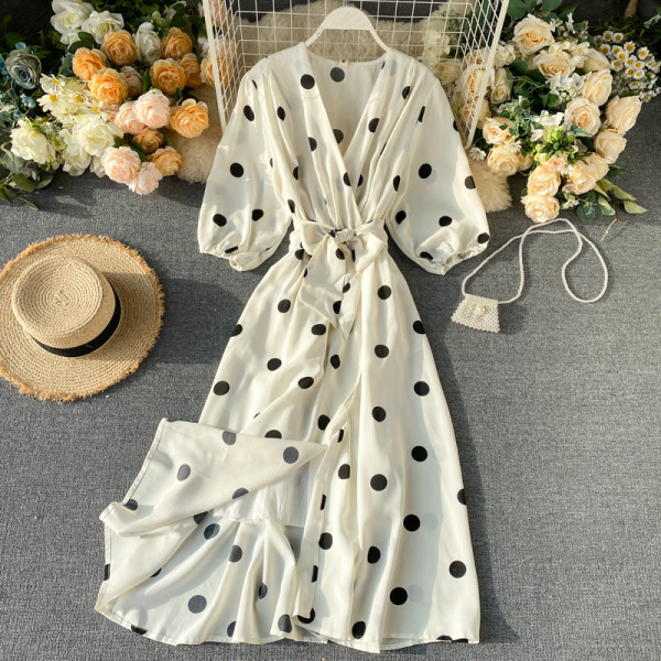 Moodne naiste täpiline valge 3/4 varrukatega kleit