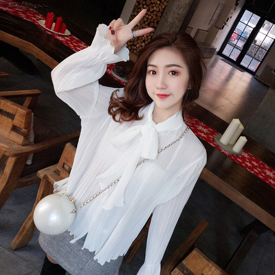 Stiilne naiste särk paela ja pikkade laiade varrukatega