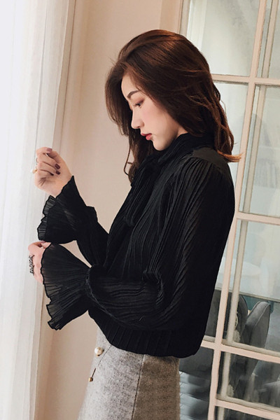 Stiilne naiste särk paela ja pikkade laiade varrukatega