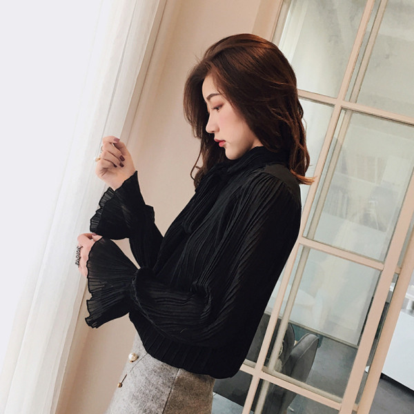 Stiilne naiste särk paela ja pikkade laiade varrukatega