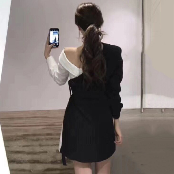 Stiilne must-valge spitsikaelusega naiste kleit