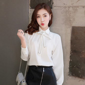 Stílusos női ing klasszikus gallérral és szalaggal