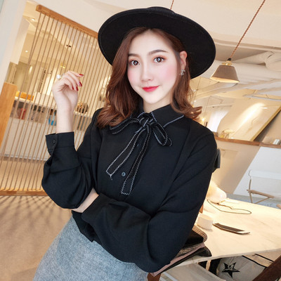 Stílusos női ing klasszikus gallérral és szalaggal