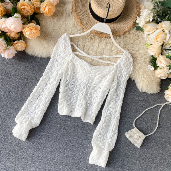 Naiste kandilise dekoltee ja ristsidemetega pitspluus