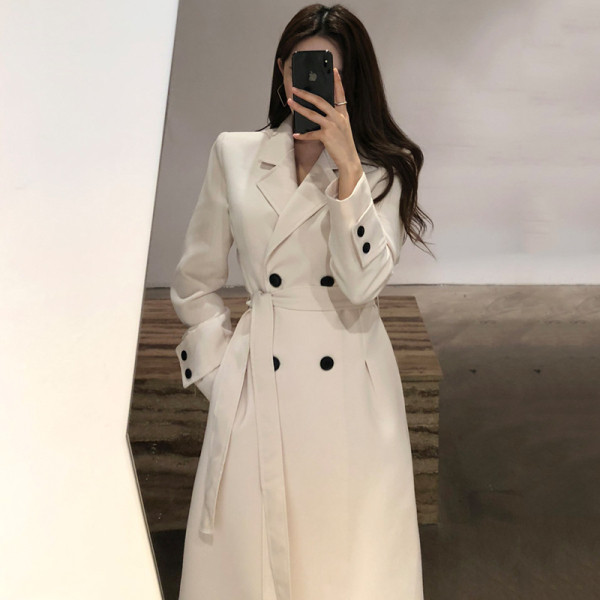 Sügis-talvine naiste mantel spitsikaelusega ja vöökohaga - pikk mudel