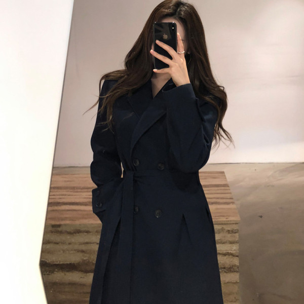 Sügis-talvine naiste mantel spitsikaelusega ja vöökohaga - pikk mudel