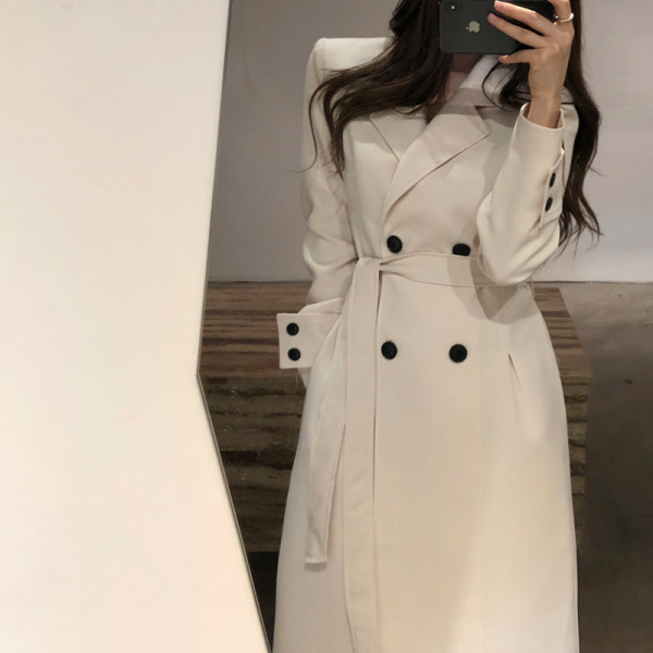 Sügis-talvine naiste mantel spitsikaelusega ja vöökohaga - pikk mudel