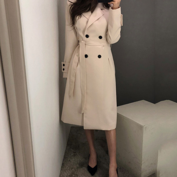 Sügis-talvine naiste mantel spitsikaelusega ja vöökohaga - pikk mudel