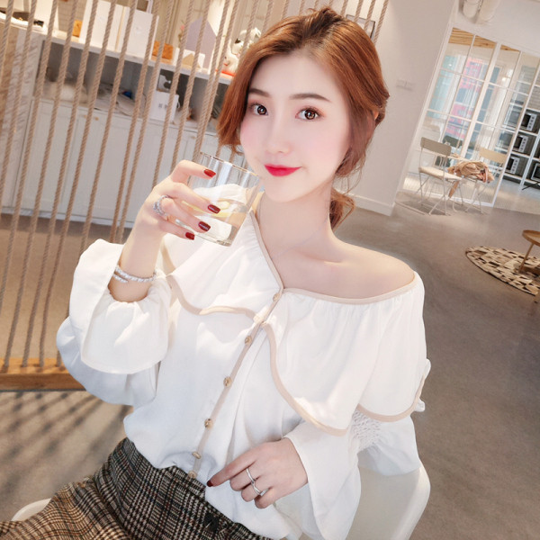 Stiilne naiste särk spitsikaela ja nööpidega