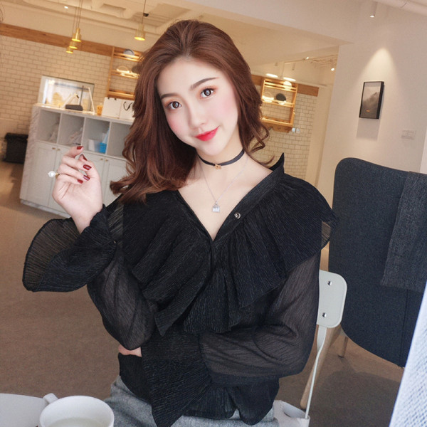 Moodne naiste särk nööpide, pikkade varrukate ja lokkidega