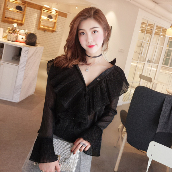 Moodne naiste särk nööpide, pikkade varrukate ja lokkidega