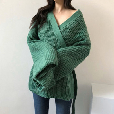 Sügis-talvine vest spitskaelusega ja laiade varrukatega