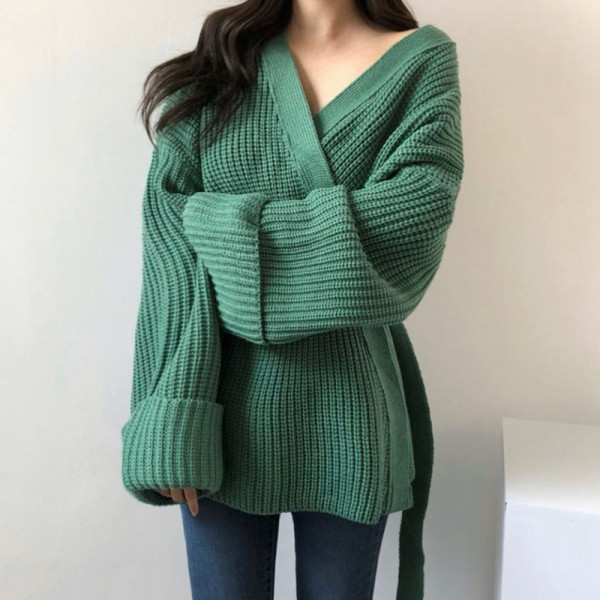 Sügis-talvine vest spitskaelusega ja laiade varrukatega