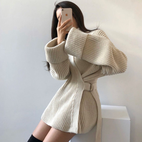 Sügis-talvine vest spitskaelusega ja laiade varrukatega