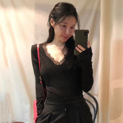 Naiste vabaaja pluus spitsikaelusega ja pitsiga