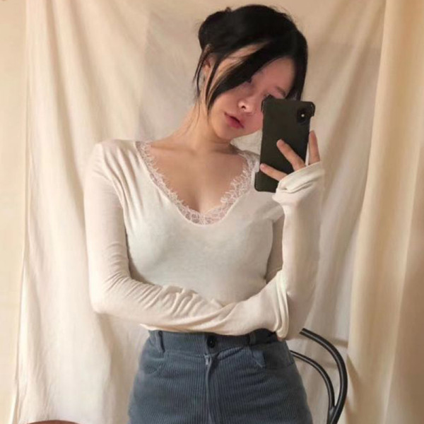 Naiste vabaaja pluus spitsikaelusega ja pitsiga