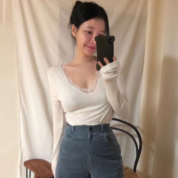 Naiste vabaaja pluus spitsikaelusega ja pitsiga