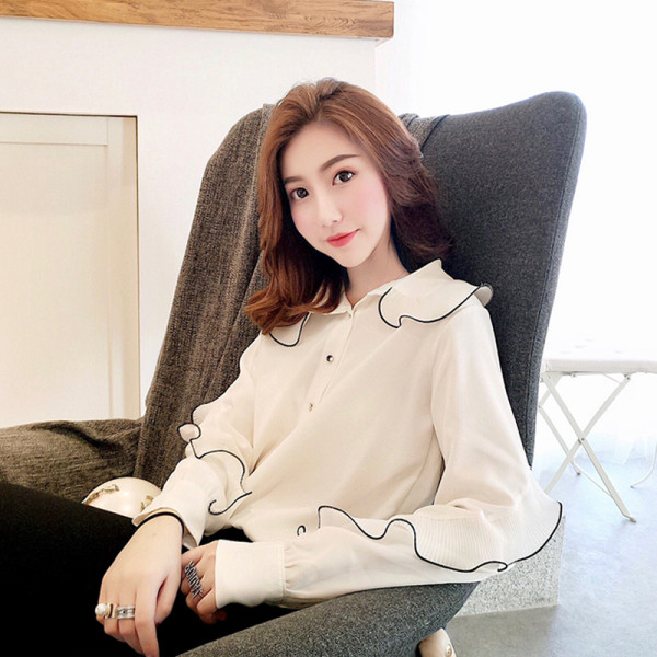 Stiilne nööpide ja pikkade varrukatega naiste särk