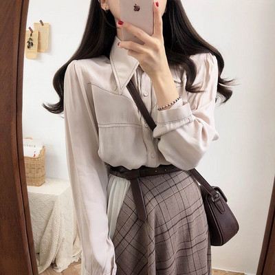 Gombos, hosszú ujjú női ing klasszikus gallérral