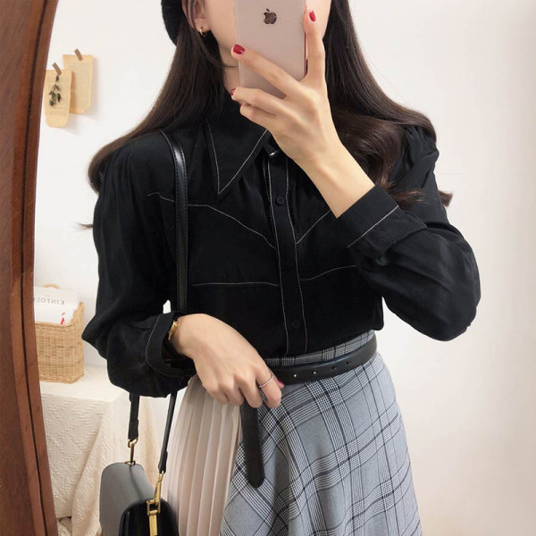 Gombos, hosszú ujjú női ing klasszikus gallérral