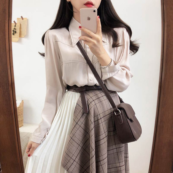 Gombos, hosszú ujjú női ing klasszikus gallérral