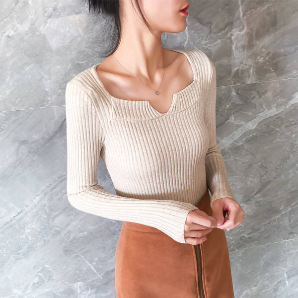 Κλασικό μοντέλο γυναικείο πουλόβερ με τα μακριά μανίκια