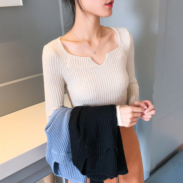 Κλασικό μοντέλο γυναικείο πουλόβερ με τα μακριά μανίκια