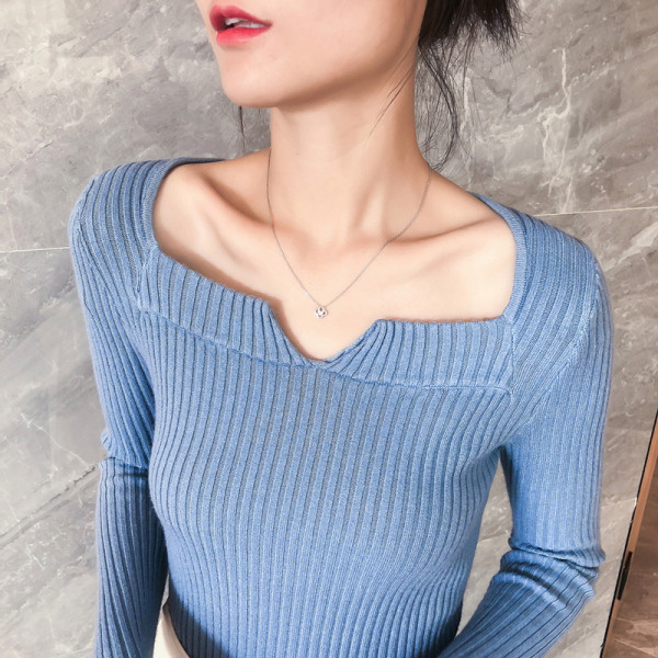 Κλασικό μοντέλο γυναικείο πουλόβερ με τα μακριά μανίκια