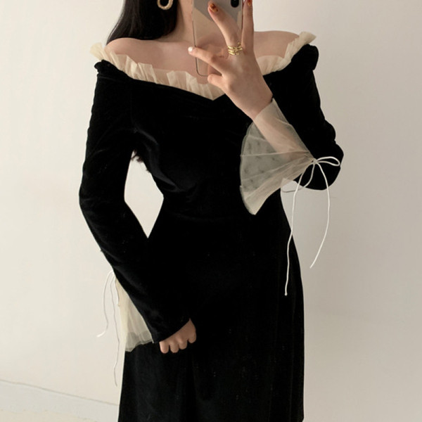 Naiste kaasaegne kleit spitsikaelusega, tülli ja lipsudega