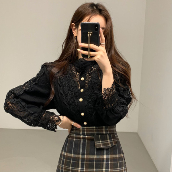 Naiste retrostiilis kuldsete nööpidega pitssärk