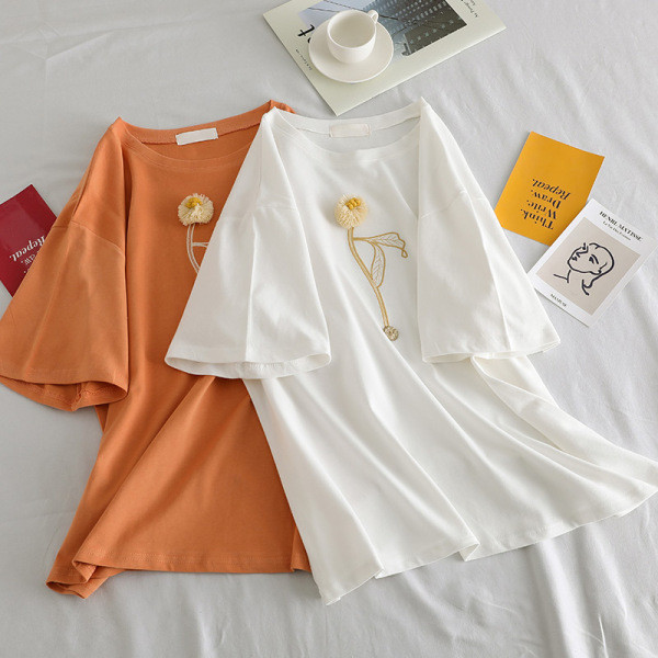 3D lilleaplikatsiooniga vabaaja naiste T-särgi lai mudel