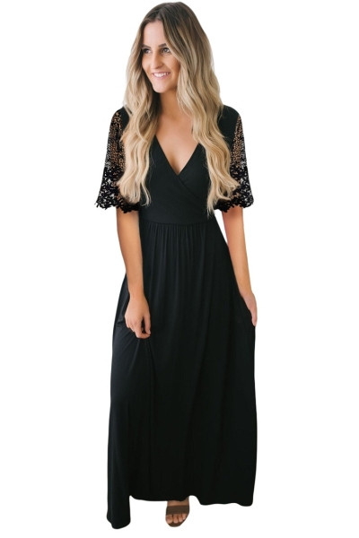 Naiste pika väljalõikega kleidimudel pitsvarrukate ja spitsikaelusega